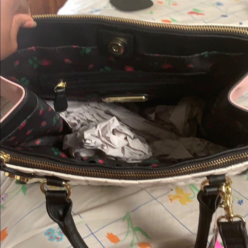 Handbag - Picture 2 of 4